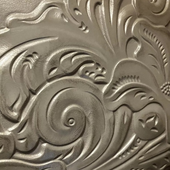 Patricia Nash Tooled Cassini Wristlet in Stone. New with tags - Picture 2 of 4